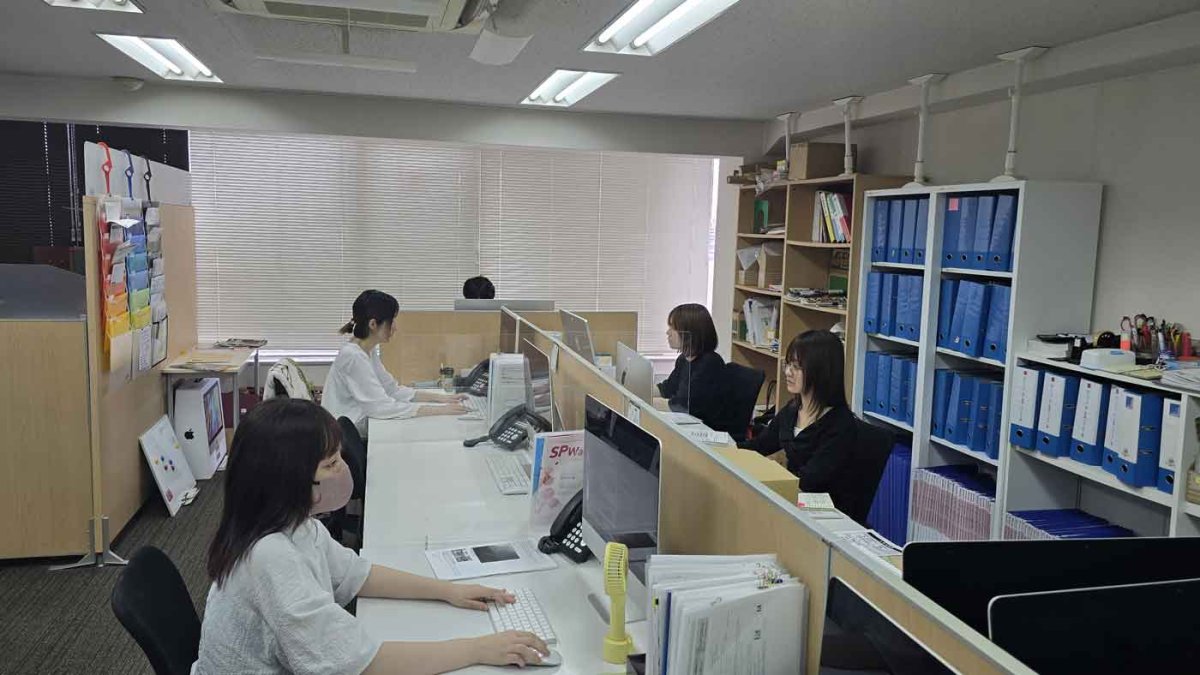 弊社制作部の仕事風景です。