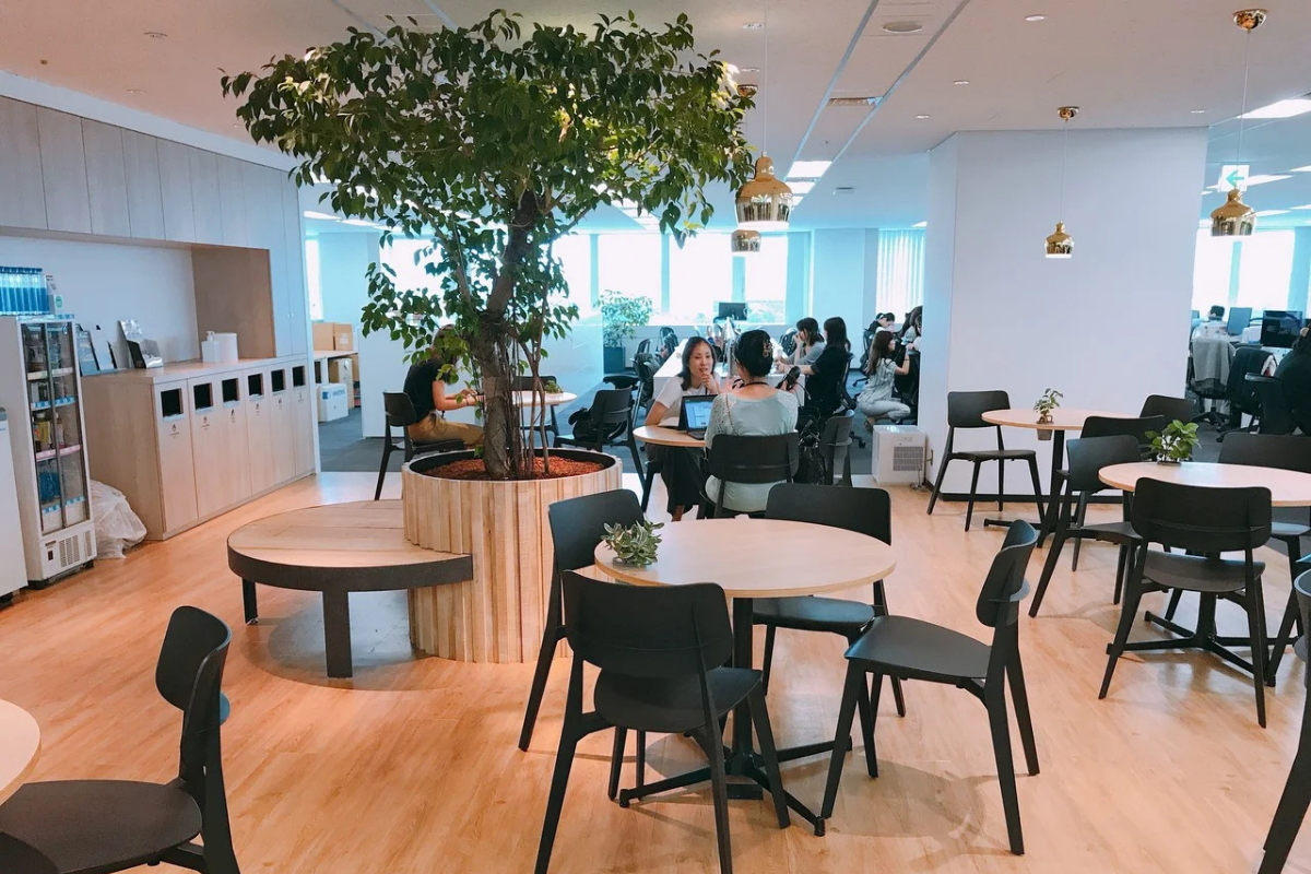 開放的な本社オフィス