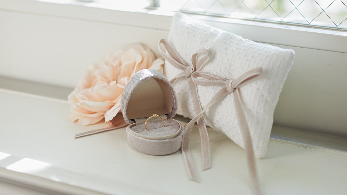 BRIDAL BOX & RING PILLOW