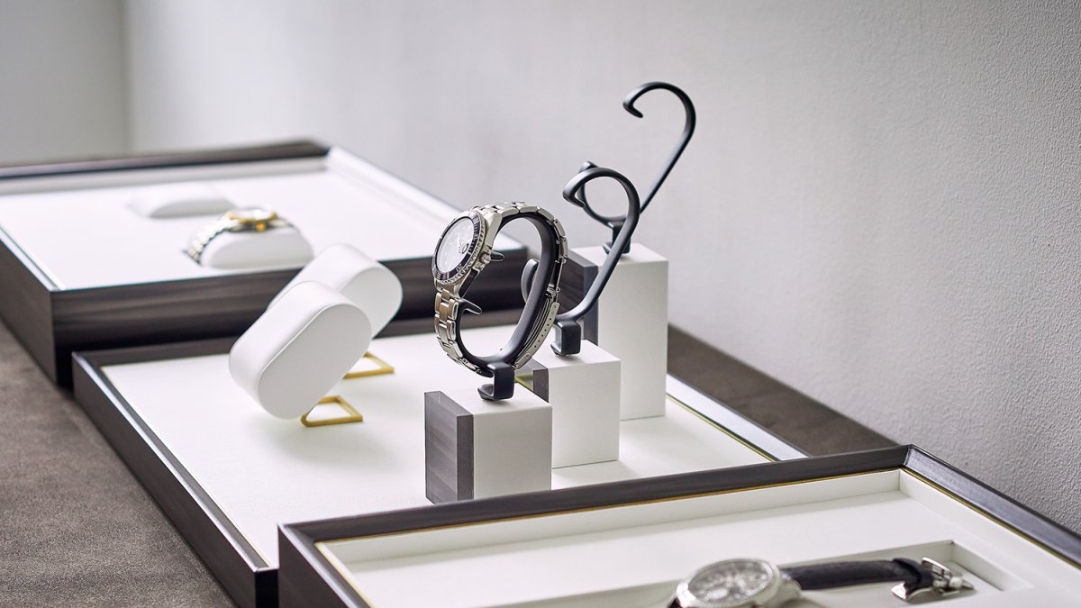 WATCH DISPLAY